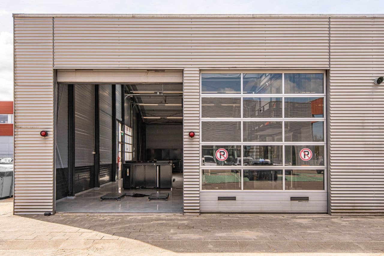 SEAT Cupra showroom De Meern — entree