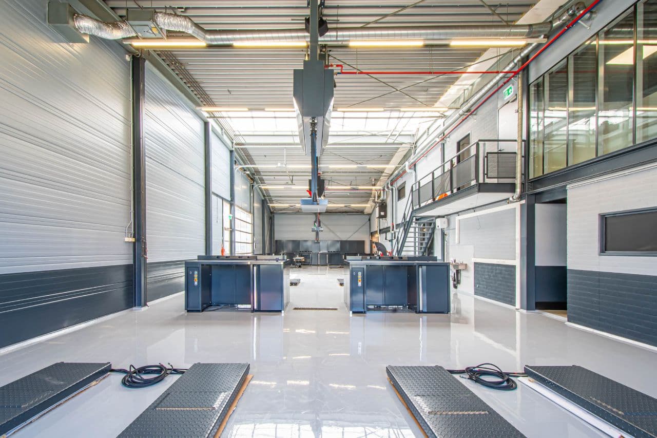 SEAT Cupra showroom De Meern — wanddetail