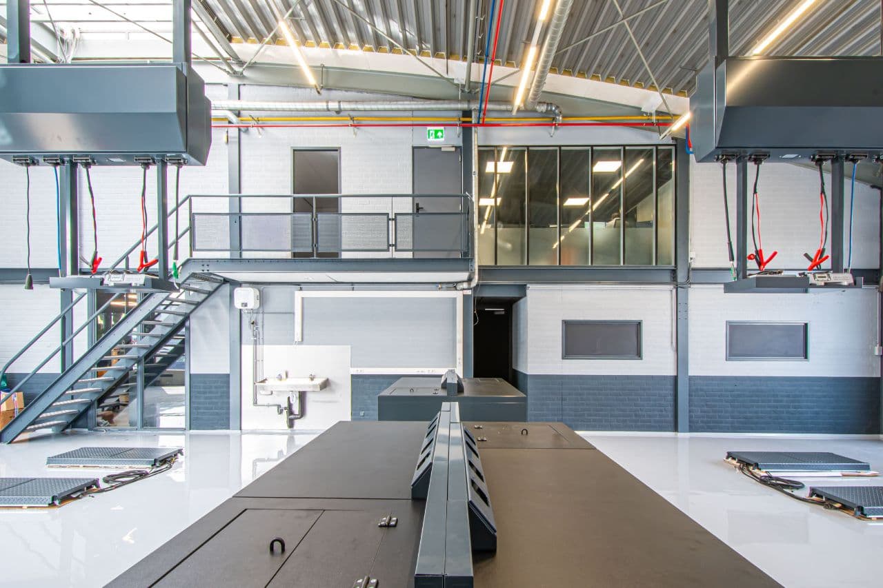 SEAT Cupra showroom De Meern — afwerking